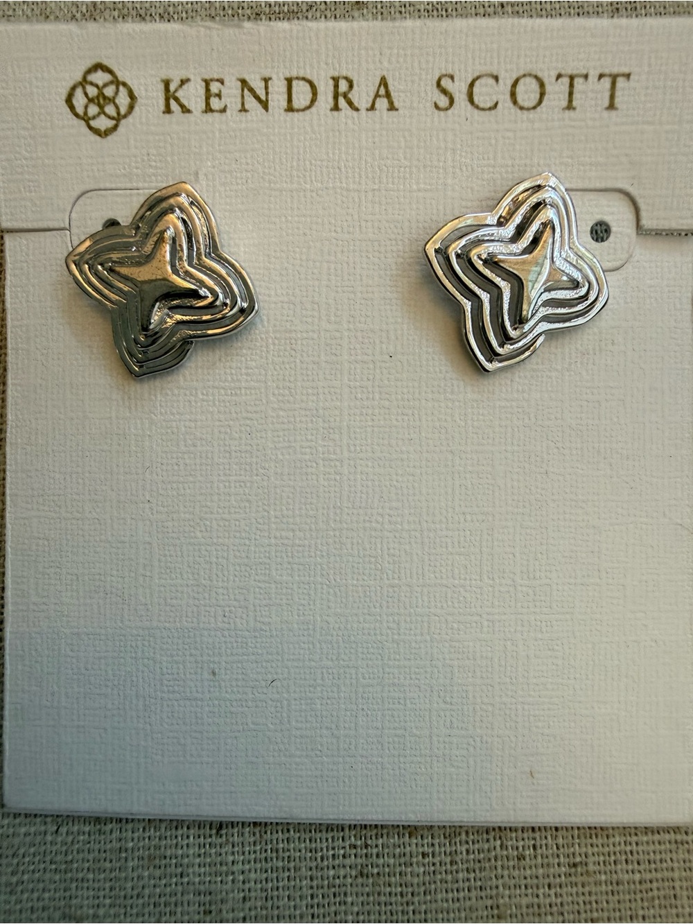 💛KENDRA SCOTT SILVER STUDS💛